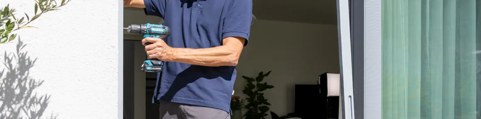 Insektenschutz Montage durch Schrauben