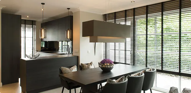 Jalousien im Wohnzimmer