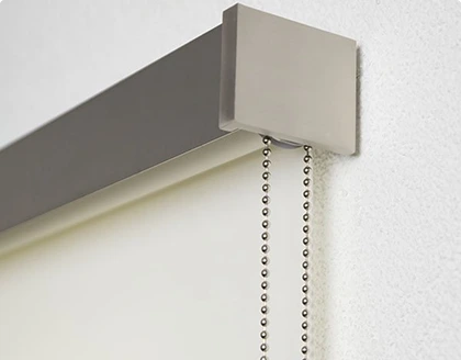 Kassettenrollo nach Maß in weiß